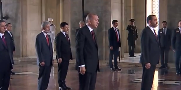 Erdoğan Anıtkabir'e geldi