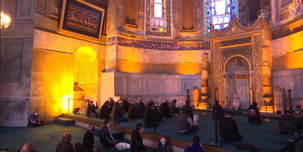 Erdoğan Ayasofya Camisi'ne bağışladı
