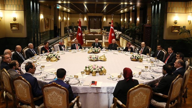 Erdoğan, Beştepe'de eğitimcileri ağırladı
