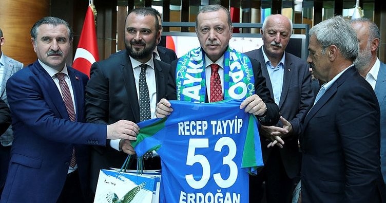 Erdoğan, Rizespor ve Ankaragücü'nü kutladı