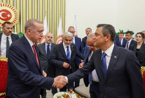 Erdoğan CHP’yi ziyaret edecek ama Cumhurbaşkanı gibi mi, Parti Başkanı gibi mi karşılanacak! CHP bunu tartıştı ve kararını verdi