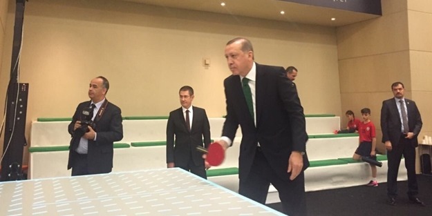 Erdoğan Çin tarzıyla masa tenisi oynadı