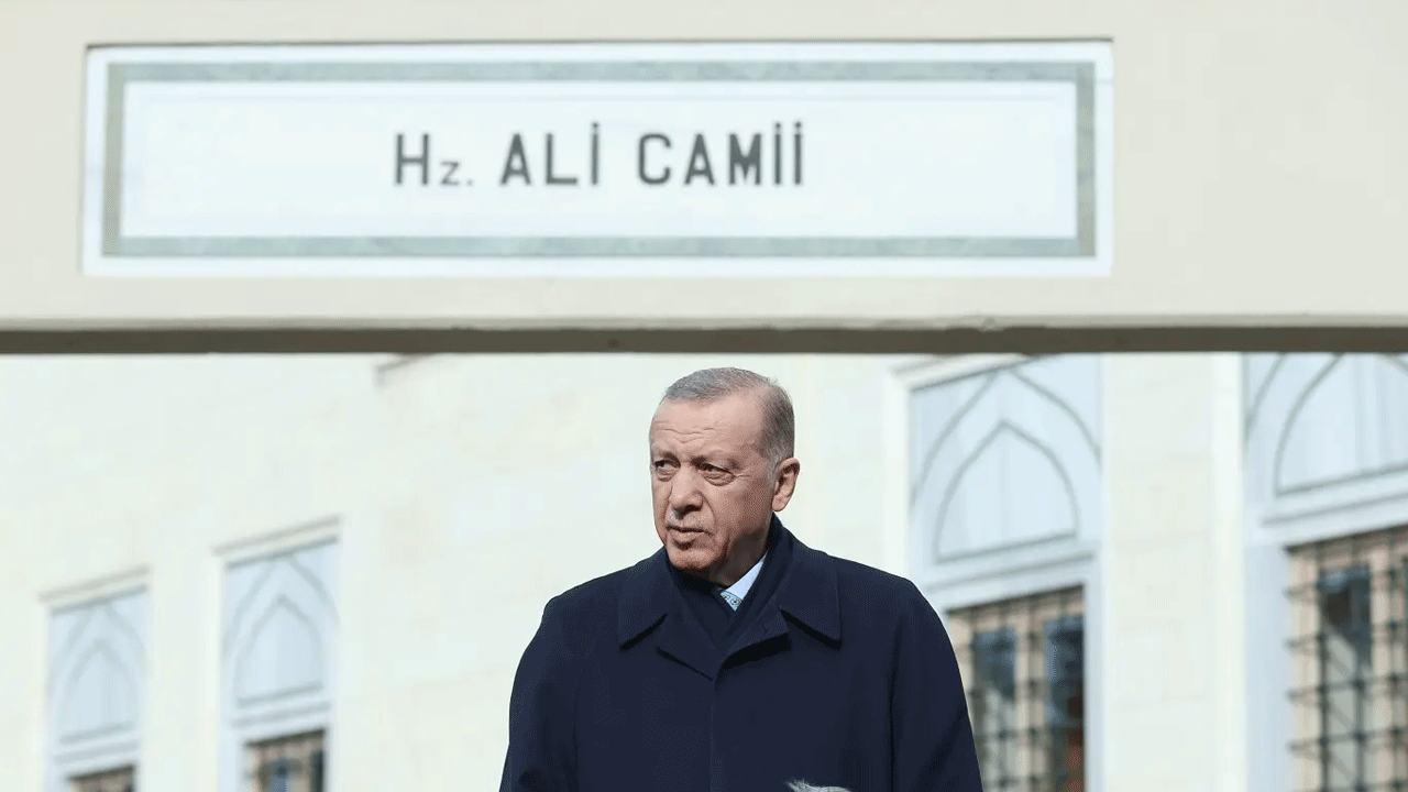 Erdoğan cuma namazını İstanbul'da kıldı