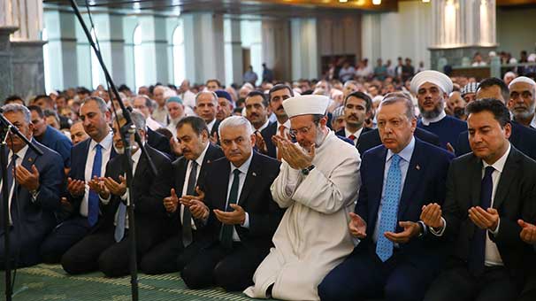 Erdoğan, cuma namazını Millet Camisi'nde kıldı