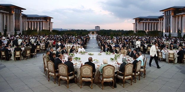 Erdoğan cumhurbaşkanlığı personeliyle iftar yaptı
