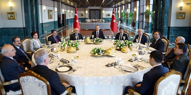 Erdoğan öğle yemeği verdi