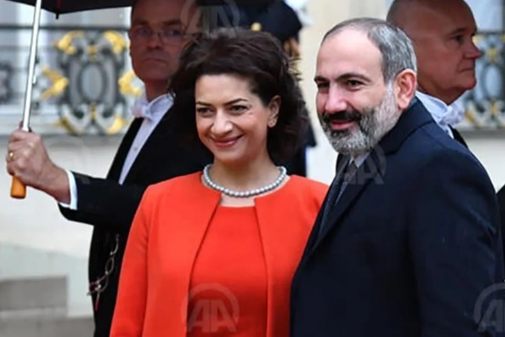 Erdoğan ‘Daha Adil bir Dünya Mümkün’ diye kaleme almıştı! Paşinyan’ın Eşi Hem Okudu Hem Yorumladı