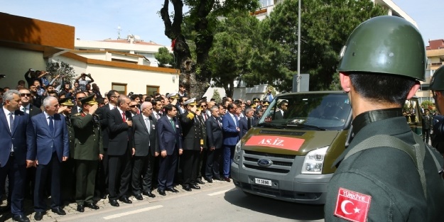 Erdoğan elini kalbine götürdü, Akar teşrik tekbiri getirdi