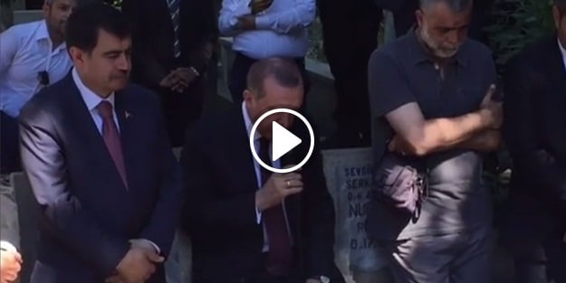 Erdoğan, Erol Olçok'un mezarı başında Kur'an okudu