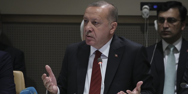Erdoğan: Eşimle beni yarım saat beklettiler
