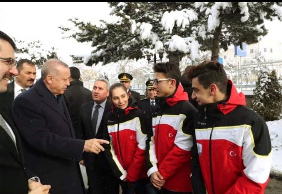 Erdoğan EYOF fatihini kutladı 