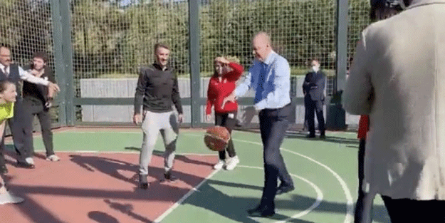 Erdoğan, gençlerle basket oynadı