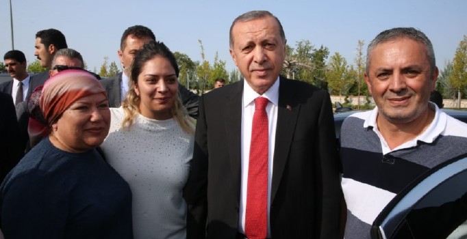 Erdoğan, gurbetçi vatandaşlar ile fotoğraf çektirdi