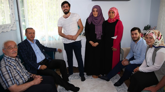 Erdoğan hasta berberini ziyaret etti