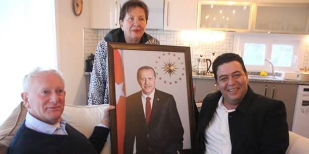 Erdoğan hayranı İngiliz'e AK Parti'den sürpriz hediye