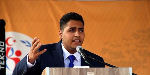 Erdoğan için şiir okudu, ünivesiteden atıldı