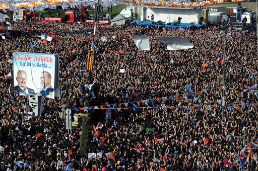 Erdoğan İzmir'de: Türkiye'nin yarını molotofla, taşla değil; tabletle, kalemle, kitapla yazılır.