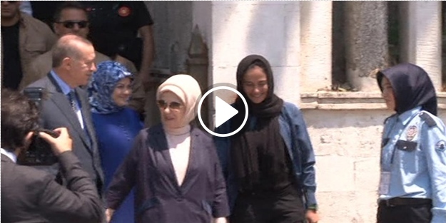 Erdoğan kabir ziyareti çıkışında başörtülü polisle sohbet etti