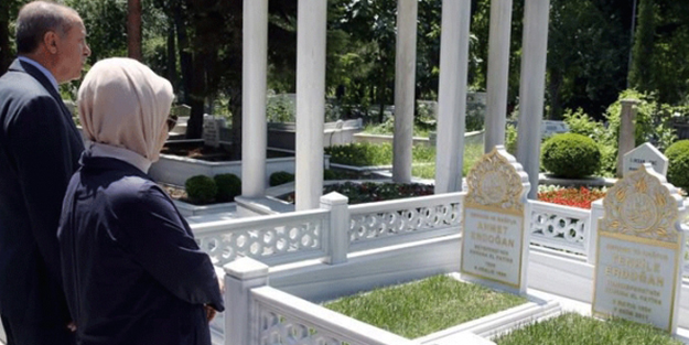 Erdoğan Karacaahmet Mezarlığı'nı ziyaret etti