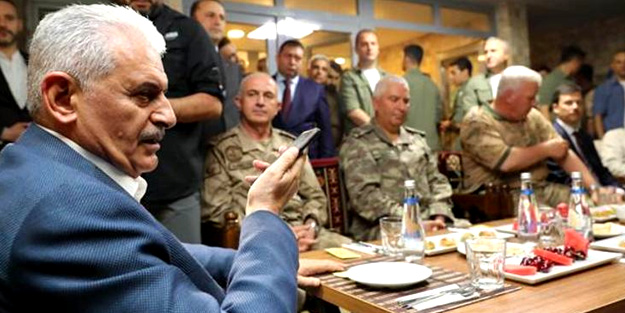 Erdoğan, komutanlarla telefonda görüştü