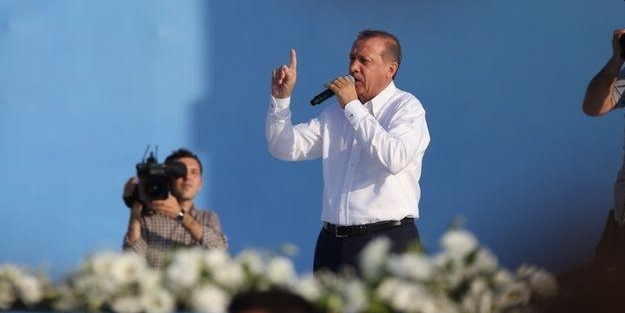 Erdoğan konuşmasına İstiklal Marşı'yla başladı