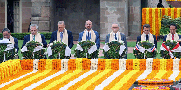 Erdoğan, Mahatma Gandhi'nin anıt mezarını ziyaret etti