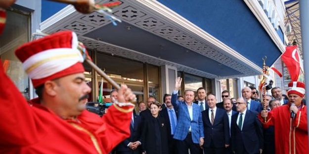 Erdoğan mehtere eşlik etti