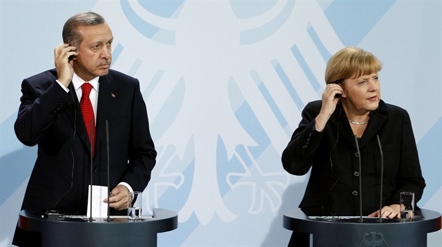 Erdoğan: Merkel'e 4 bin dosya verdim