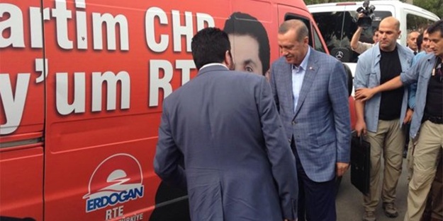 Erdoğan o minibüsün önünde poz verdi