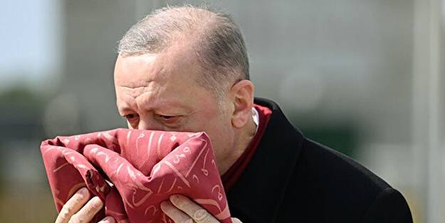 Erdoğan öpüp başına koymuştu! İşte 129 yıllık Osmanlı sancağının hikayesi