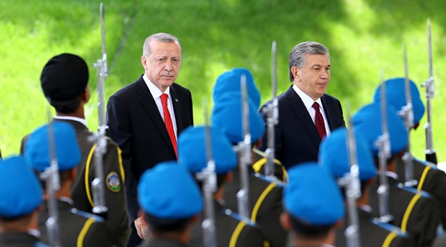 Erdoğan Özbekistan’da resmi törenle karşılandı