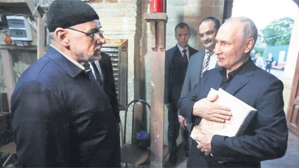 Erdoğan, Putin’i de camiye sokmayı başardı! Şu işe bakın