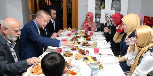 Erdoğan şehit ailesiyle iftar yaptı
