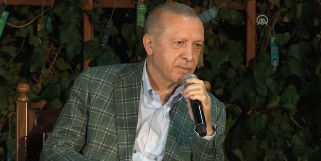 Erdoğan şiir gecesinde gençlerle buluştu! 