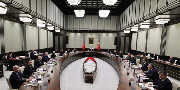 Erdoğan sinyali vermişti! Ünlü gazeteci 'AK Parti'de sadece 3 ismin koltuğu garanti' diyerek o isimlerin kimler olduğunu açıkladı