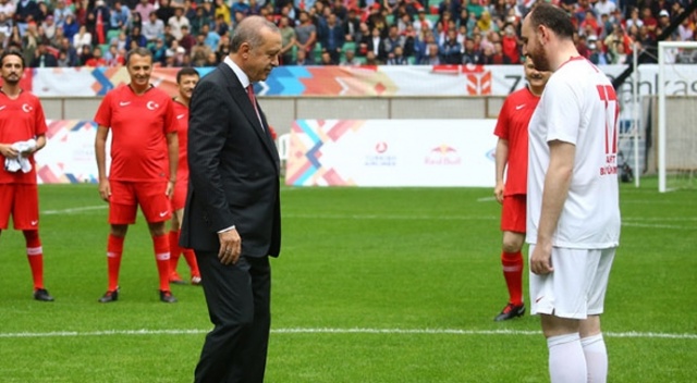 Erdoğan 'Şöhretler Karması' maçını böyle başlattı!