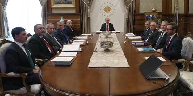 Erdoğan, tepki göstermişti, Arınç da masada! Yüksek İstişare Kurulu toplantısı başladı
