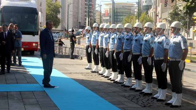 Erdoğan tören mangası ile karşılandı