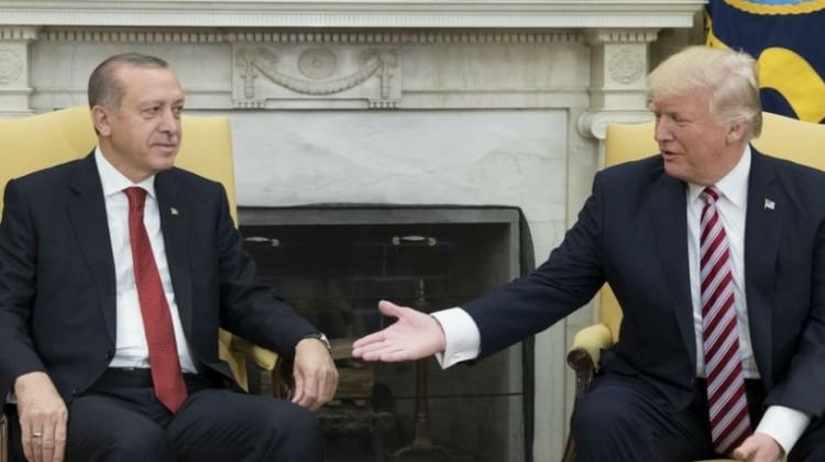 Erdoğan, Trump’a sordu: Çekiliyor musunuz?