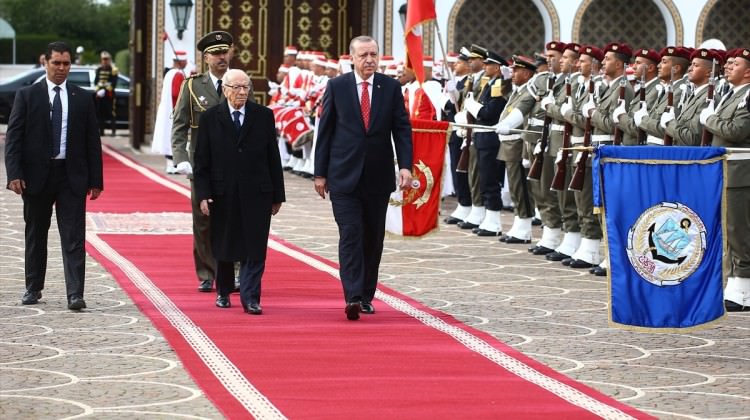 Erdoğan Tunus'tan ayrıldı
