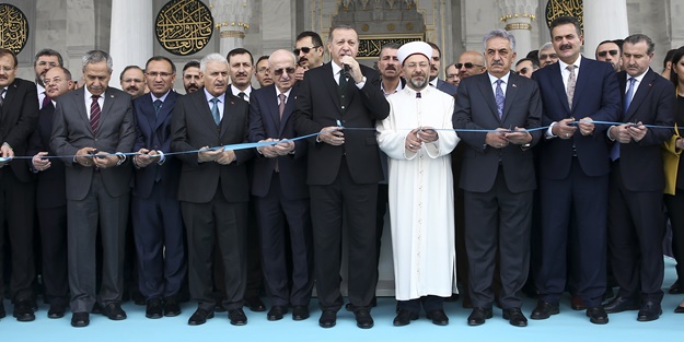 Erdoğan 'Türkiye'de bir ilk' diyerek Bülent Arınç'a teşekkür etti