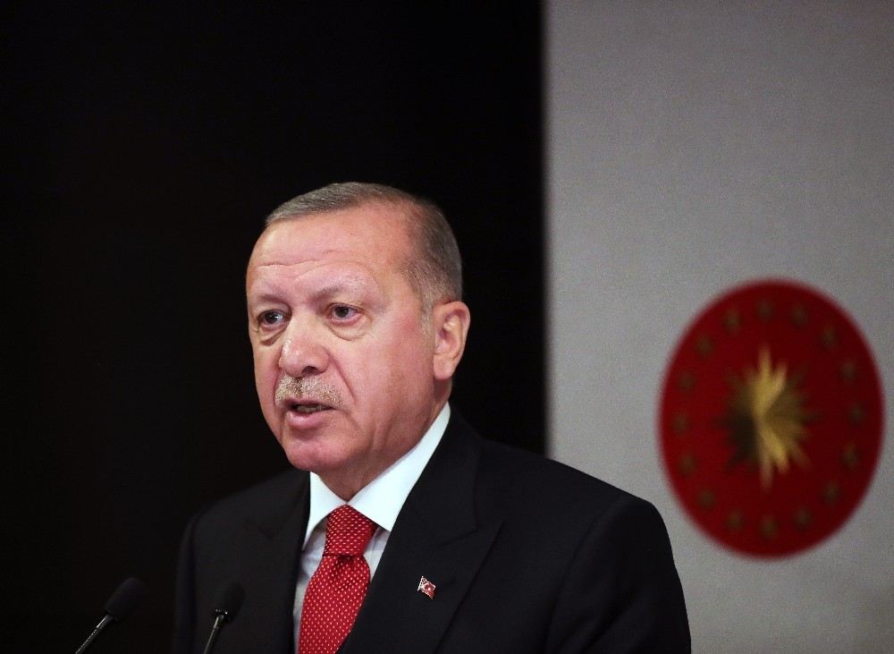 Erdoğan: “Ülkemizin bu hastalıklı siyaset zihniyetinden kurtulmasını Covid’den arınması kadar önemli görüyorum” 