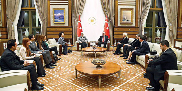 Erdoğan, ünlü sanatçılarla buluştu