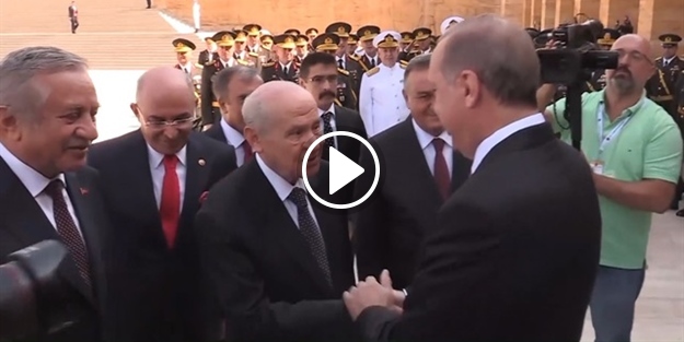 Erdoğan ve Bahçeli'nin samimi sohbeti dikkat çekti