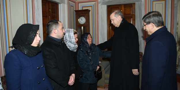 Erdoğan ve Davutoğlu Karakaya ve akit ailesine başsağlığı diledi