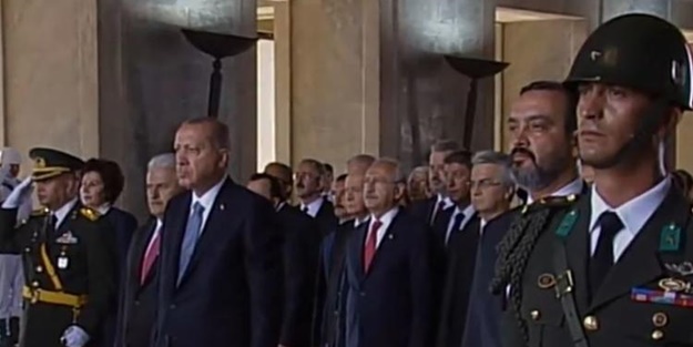 Erdoğan ve devlet erkânı Anıtkabir'de!