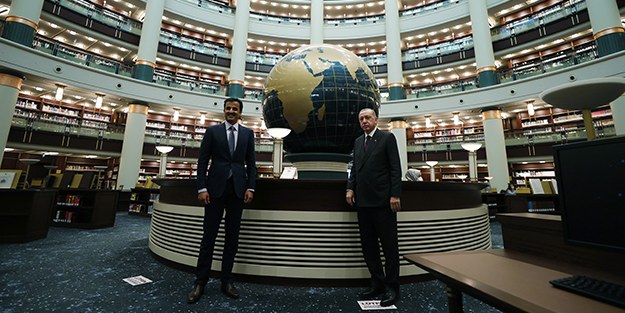 İki lider Millet Kütüphanesi'ni gezdi