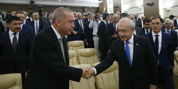 Erdoğan ve Kılıçdaroğlu törende bir araya geldi! Tokalaşmada dikkat çeken detay