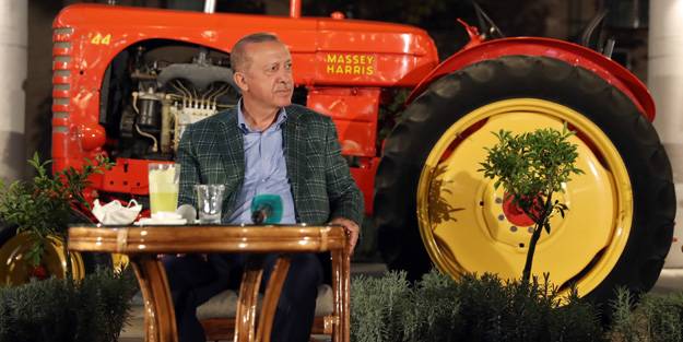 Erdoğan'a 'cezaevi dönemleri' soruldu Ömer Çelik anısını ilk defa anlattı: Bu çay bardağını Tayyip'e verin...