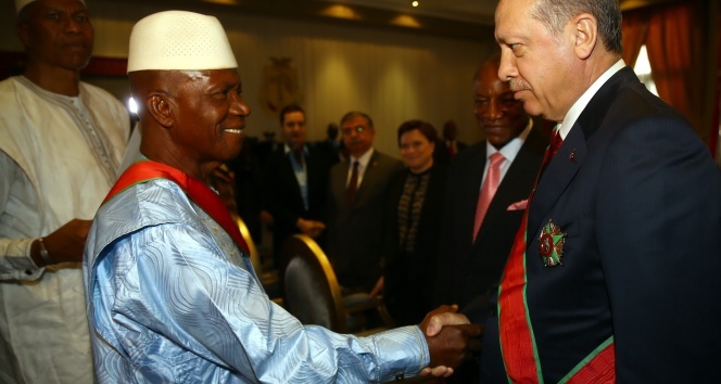Erdoğan'a Gine'de şeref madalyası takdim edildi